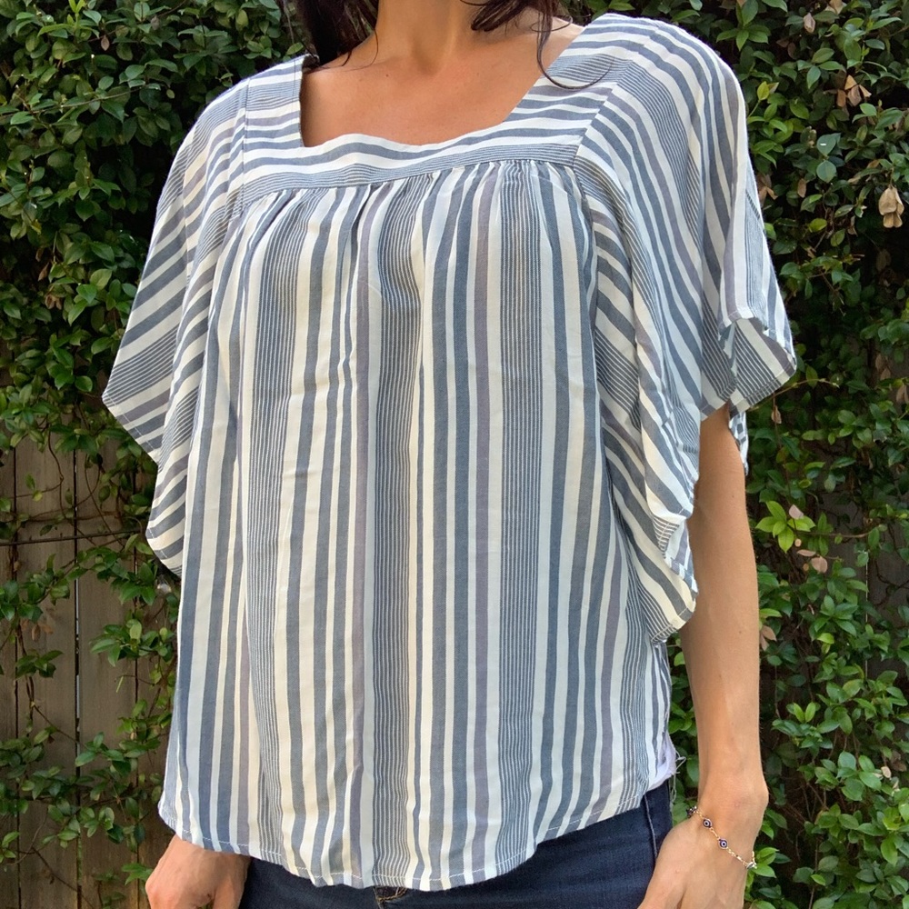 Flowy, Beachy lounge top!